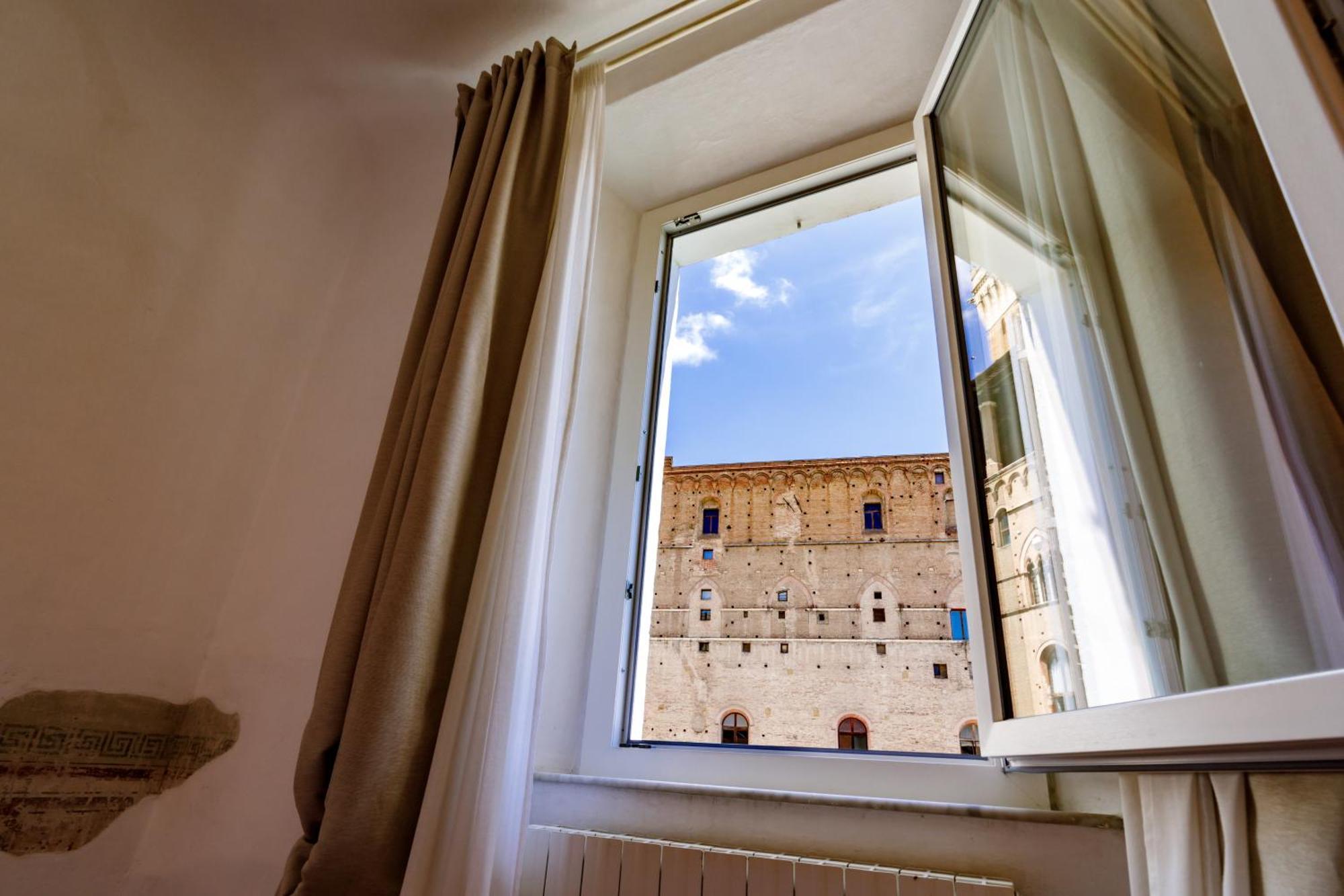 Charme Centro Storico Apartment เซียนา ภายนอก รูปภาพ
